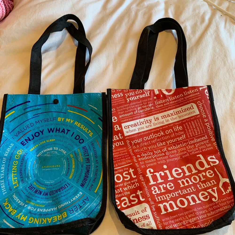 Lululemon totes